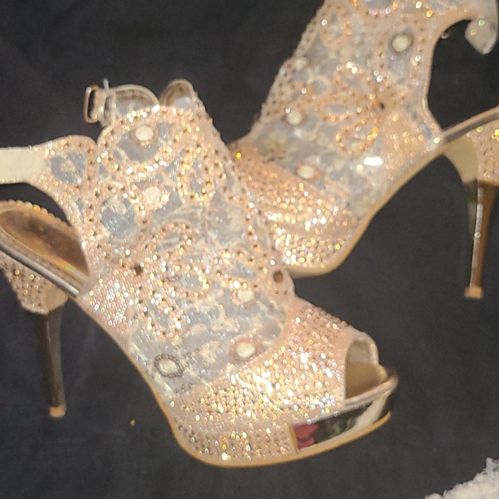 Shoes - Picture 1 of 3